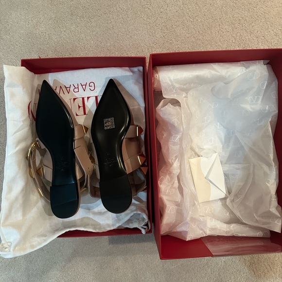 Authentic Brand New Valentino Garavani Taupe Leather Roman Stud Ballet Flats - Picture 7 of 9